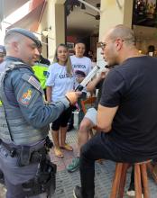 Atividade teve como objetivo conscientizar motoristas e pedestres sobre os riscos da combinação entre álcool e direção