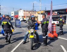 ação educativa do Maio Amarelo com motociclistas